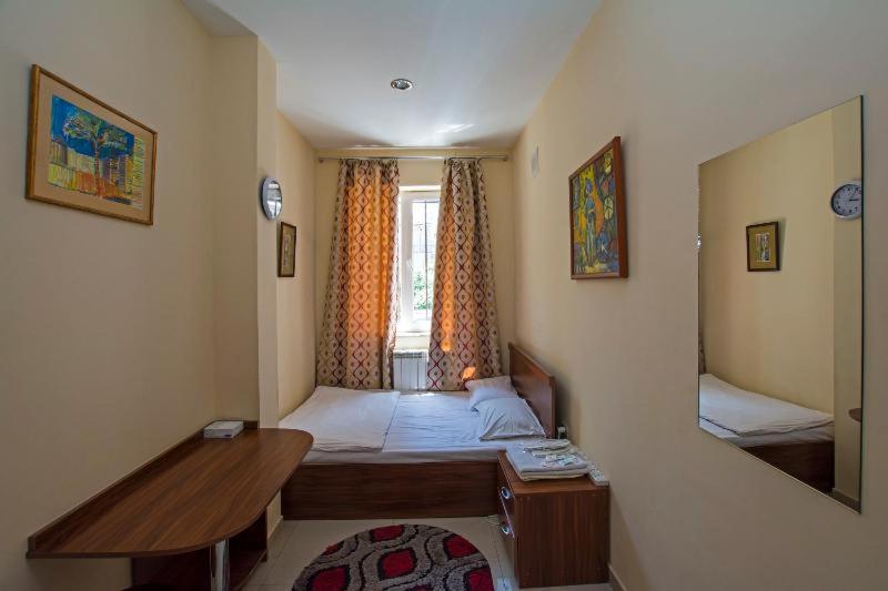Mini Hotel Jereván Szoba fotó
