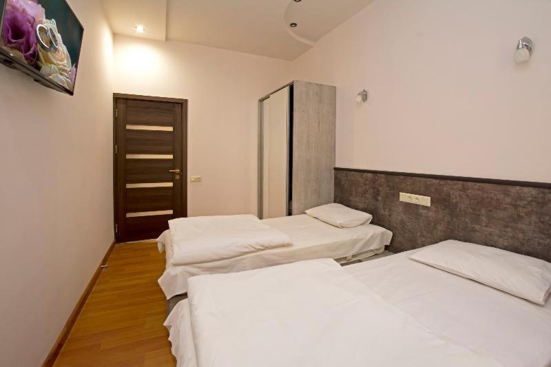Mini Hotel Jereván Szoba fotó